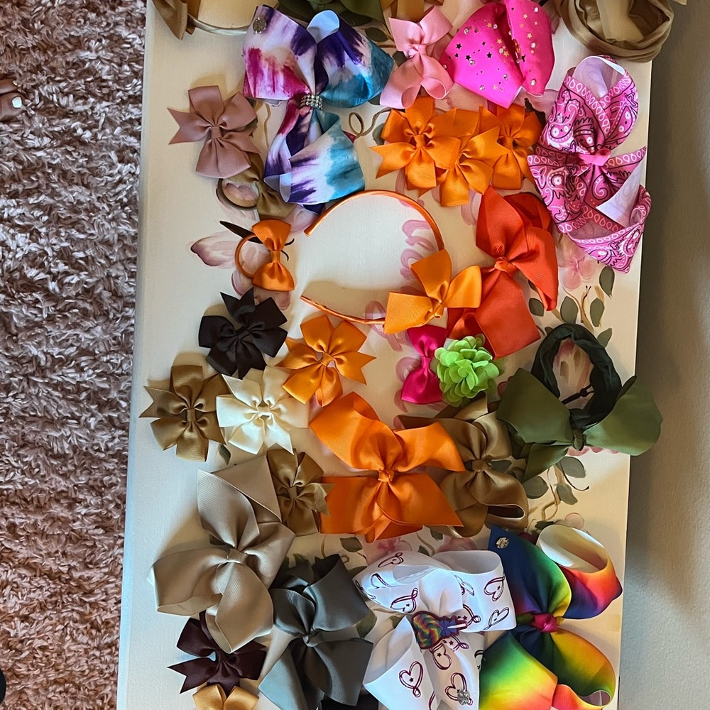 Lot of Assorted Bows
